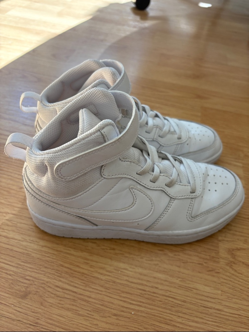 White Kids Nike High-Top Athletic Sneakers Size 3